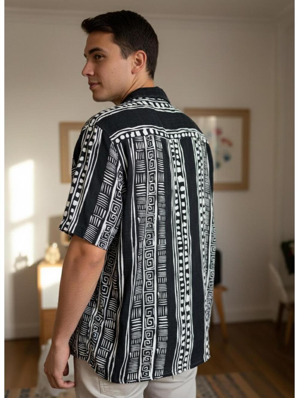 Men's Black and White Patterned Short Sleeve Shirt